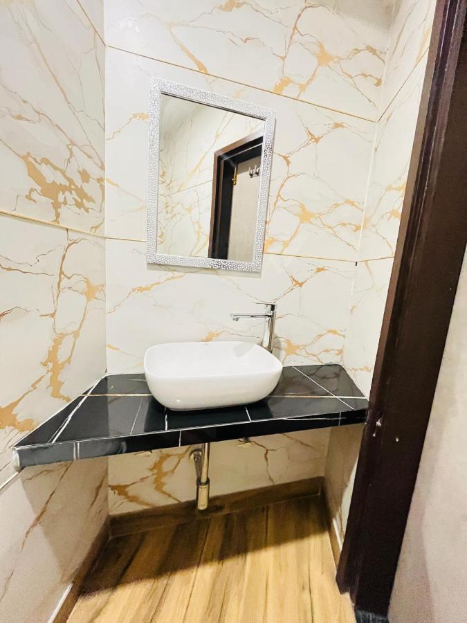 Hotel Red Stone Inn - Near New Delhi Railway Station - Paharganj Екстер'єр фото