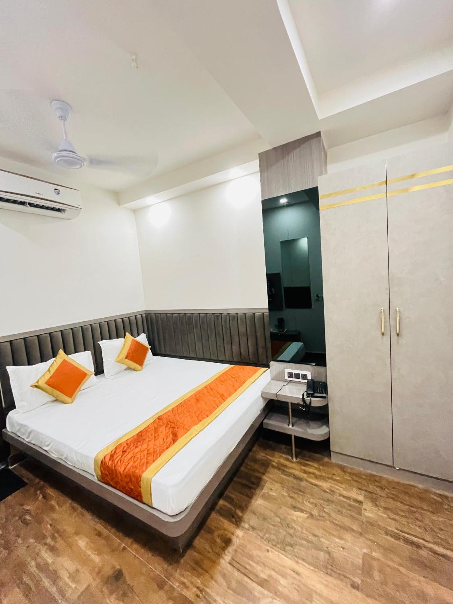 Hotel Red Stone Inn - Near New Delhi Railway Station - Paharganj Екстер'єр фото