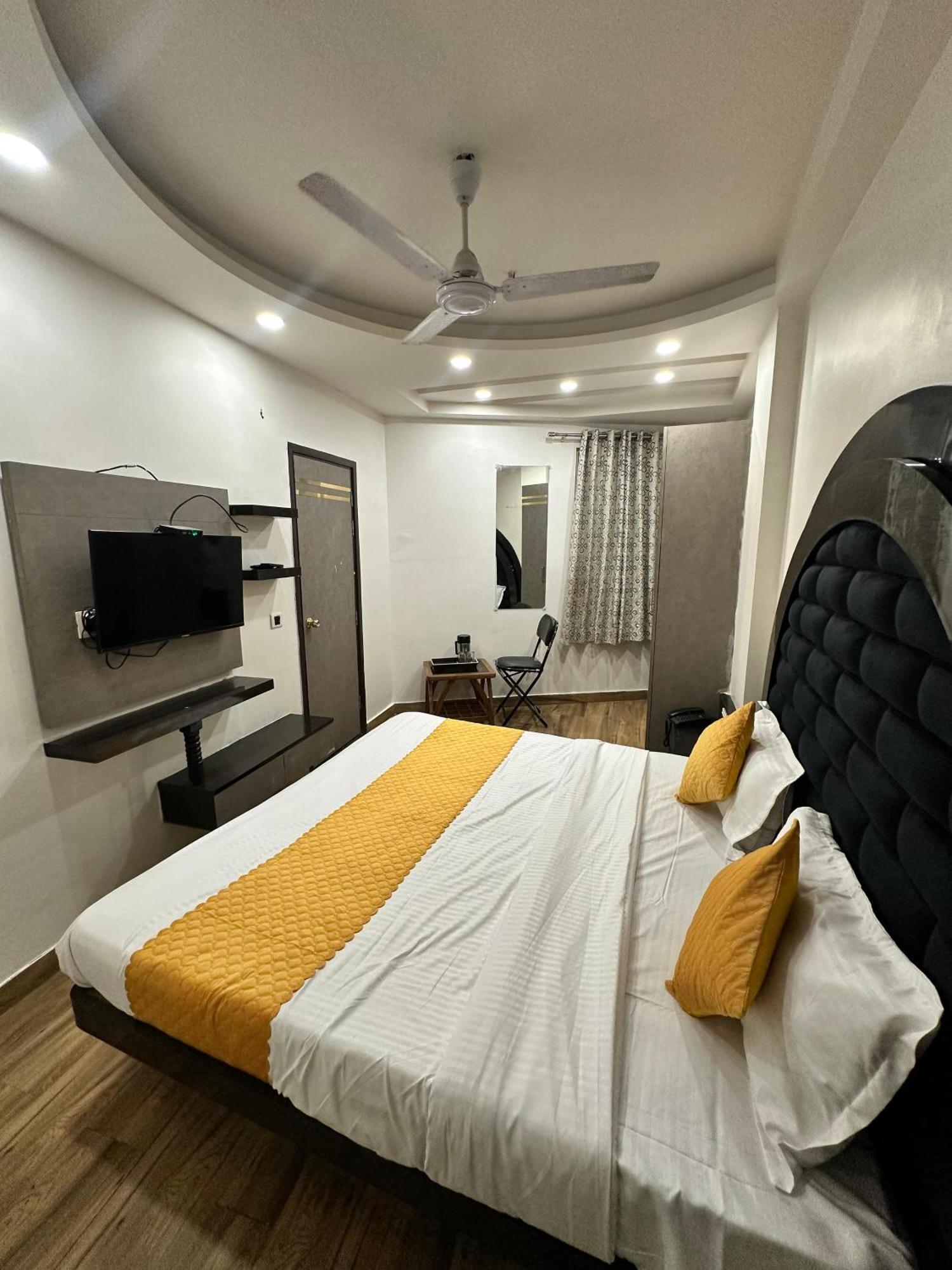 Hotel Red Stone Inn - Near New Delhi Railway Station - Paharganj Екстер'єр фото