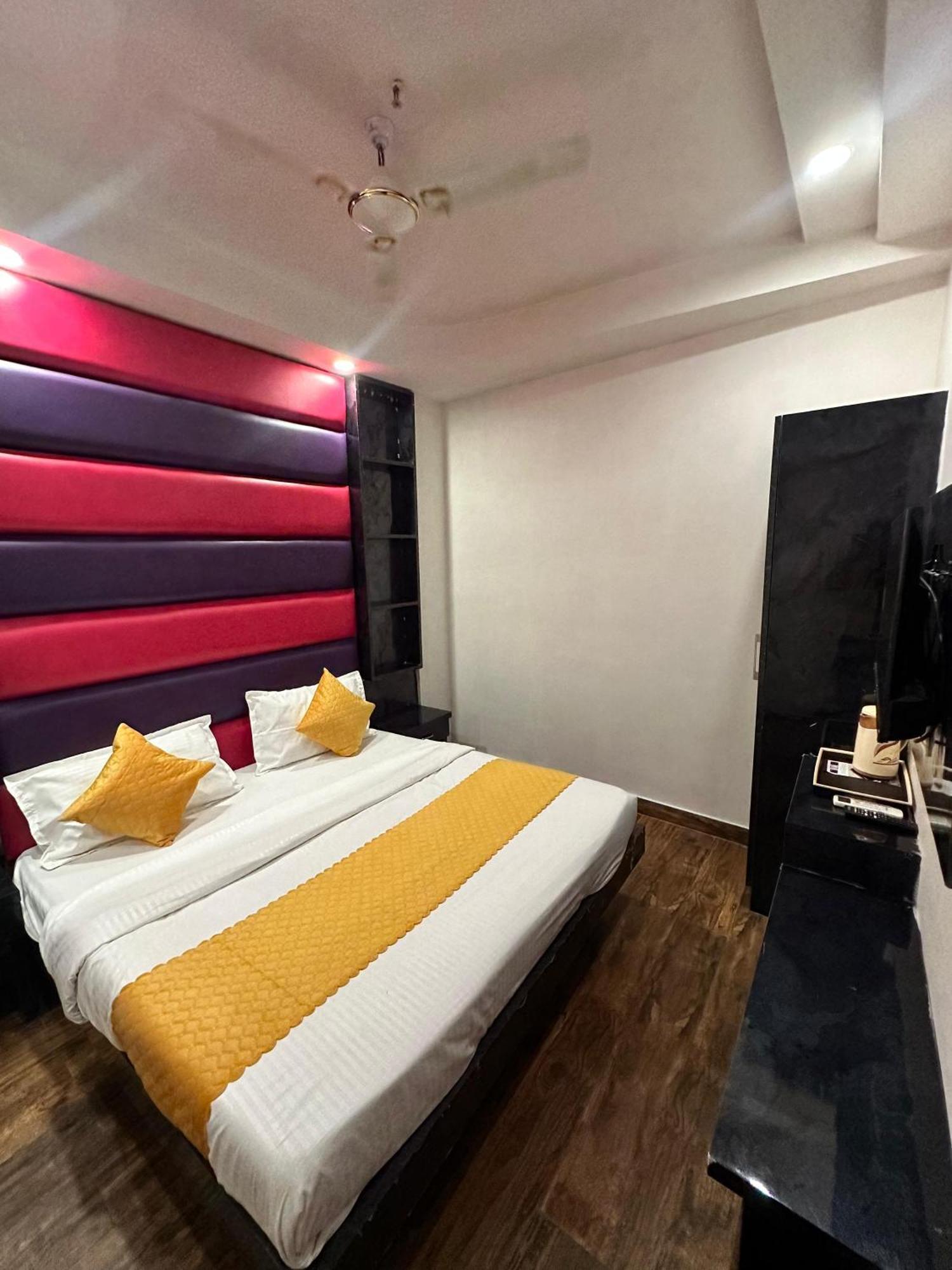 Hotel Red Stone Inn - Near New Delhi Railway Station - Paharganj Екстер'єр фото