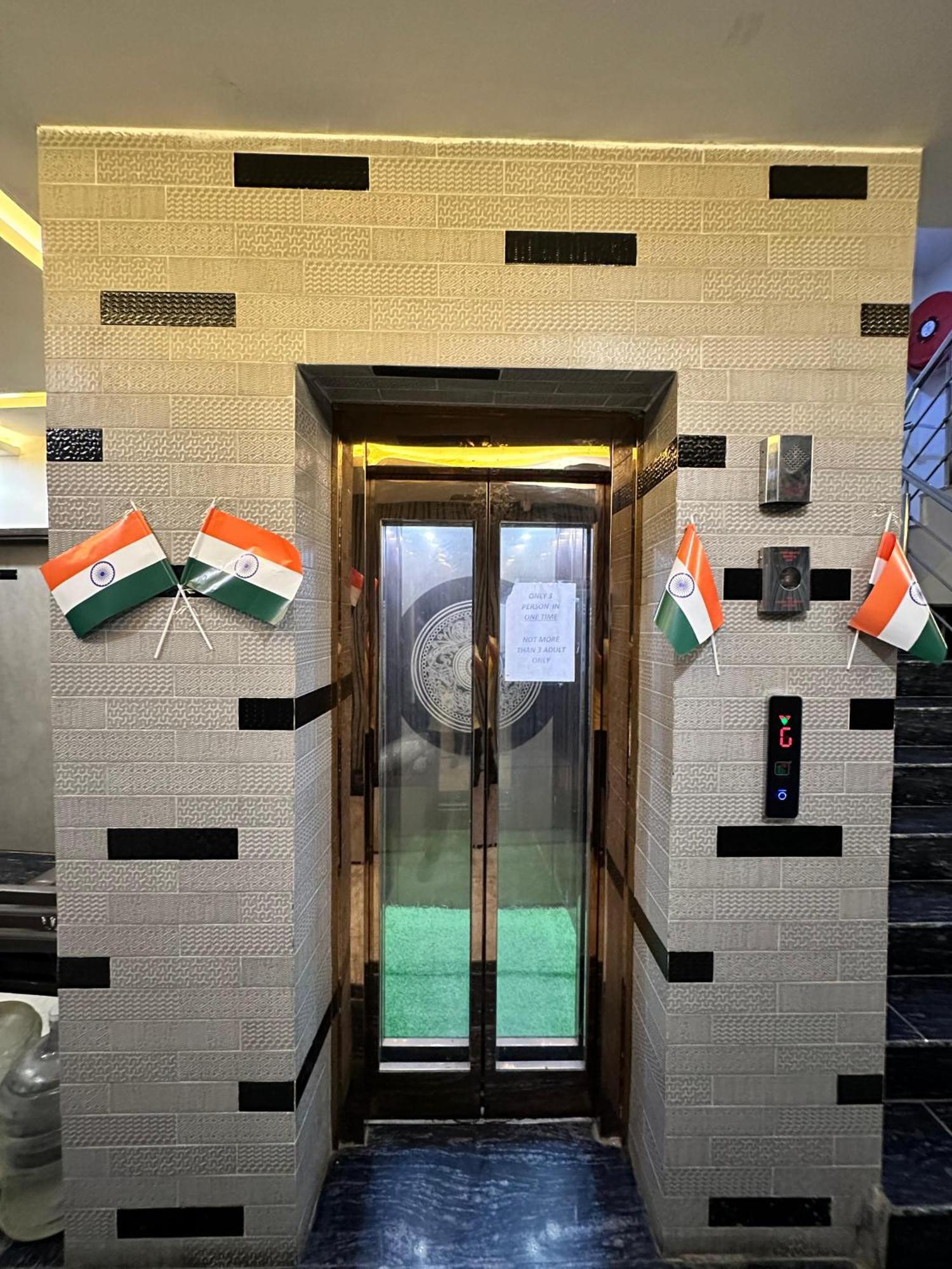 Hotel Red Stone Inn - Near New Delhi Railway Station - Paharganj Екстер'єр фото