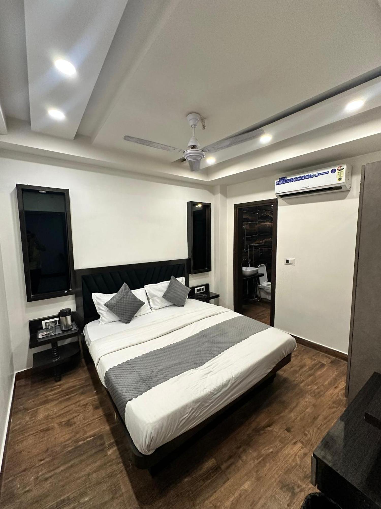 Hotel Red Stone Inn - Near New Delhi Railway Station - Paharganj Екстер'єр фото