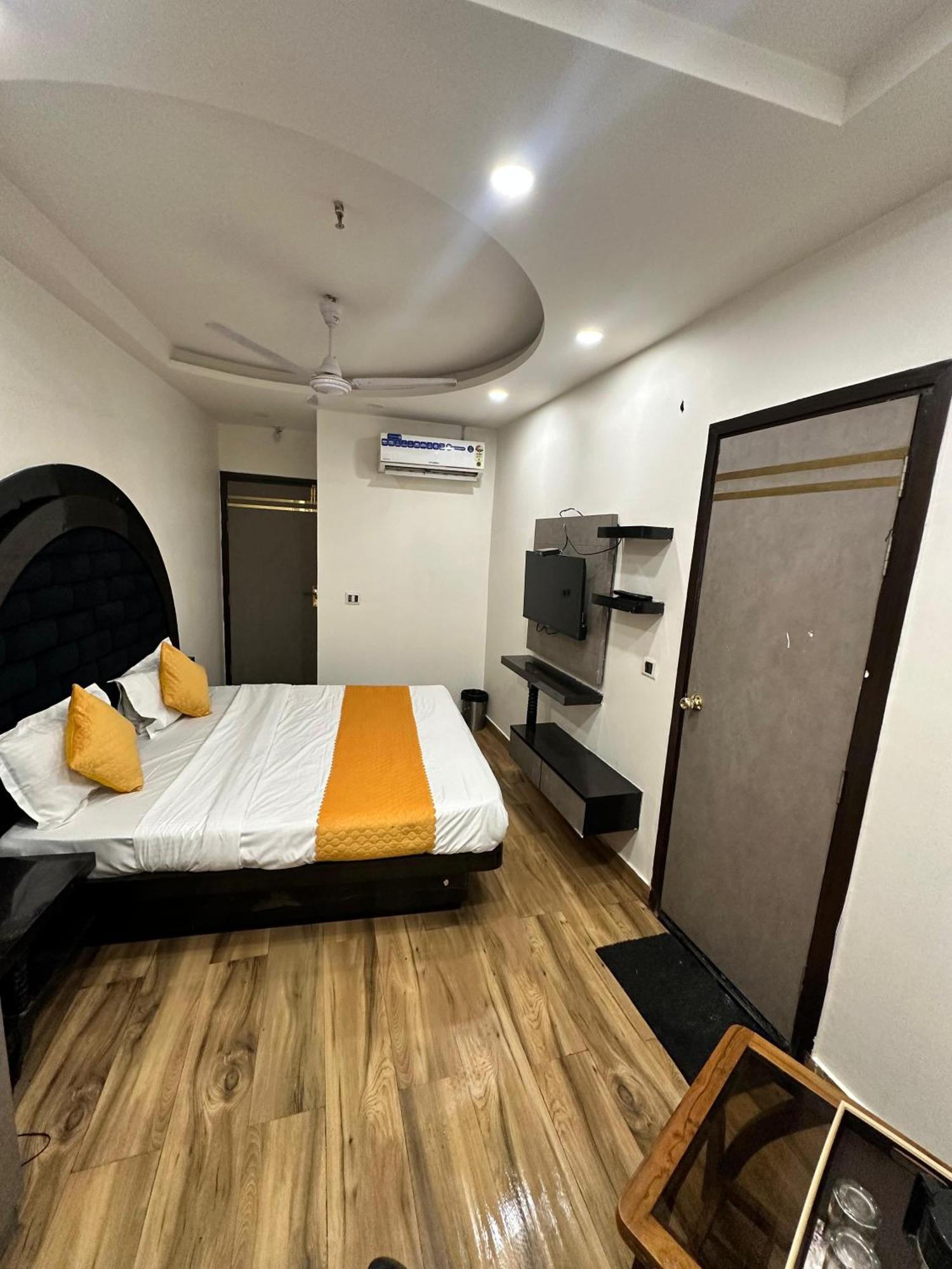 Hotel Red Stone Inn - Near New Delhi Railway Station - Paharganj Екстер'єр фото