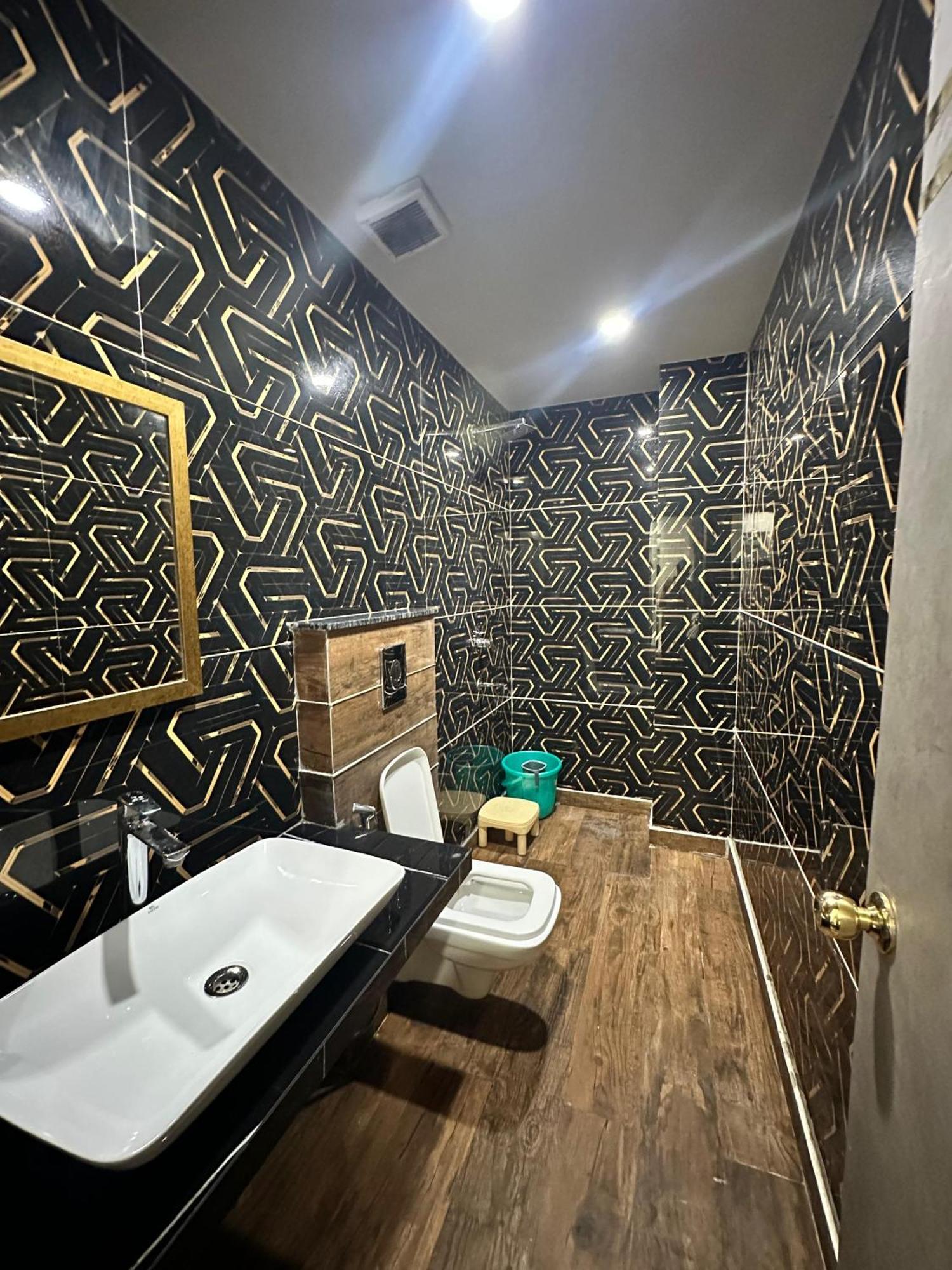 Hotel Red Stone Inn - Near New Delhi Railway Station - Paharganj Екстер'єр фото